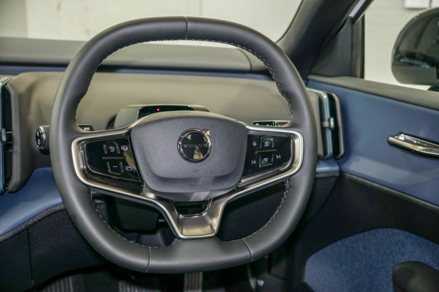2026 Volvo EX30 Cross Country  Ultra Twin Motor Performance SUV Image 6