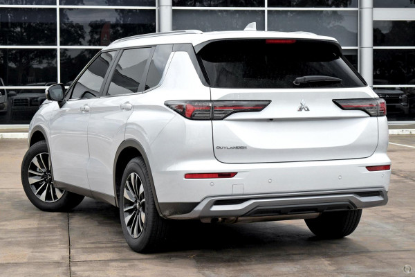 2025 Mitsubishi Outlander ZM LS SUV Image 4