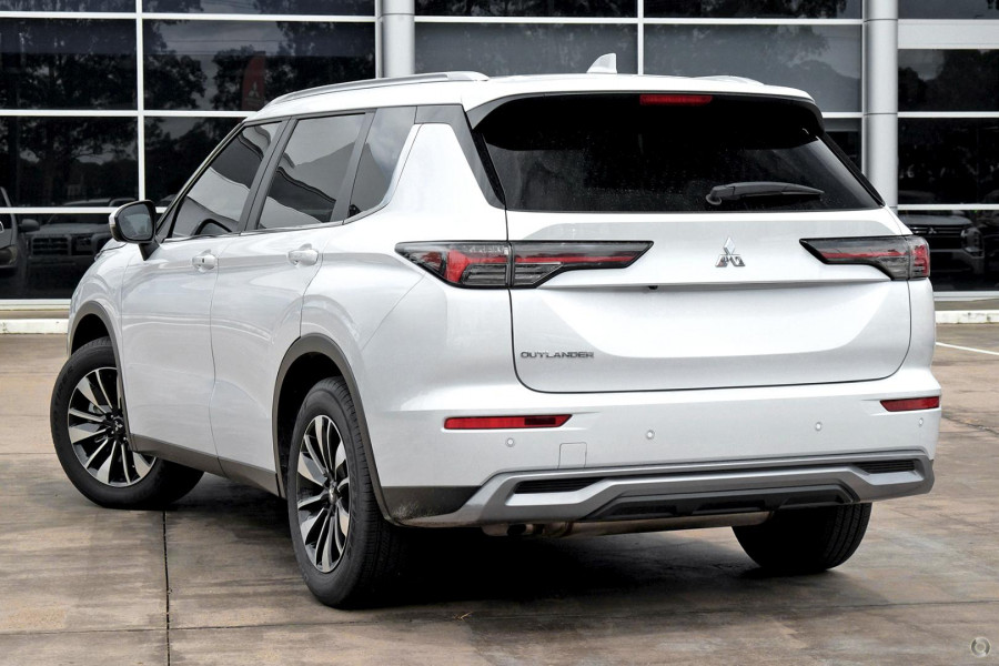 2025 Mitsubishi Outlander ZM LS SUV Image 4