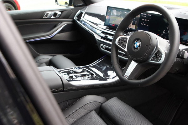 2025 BMW X5 G05 LCI xDrive40i M Sport SUV image 8