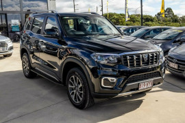 2023 Mahindra Scorpio  Z8L SUV image 3