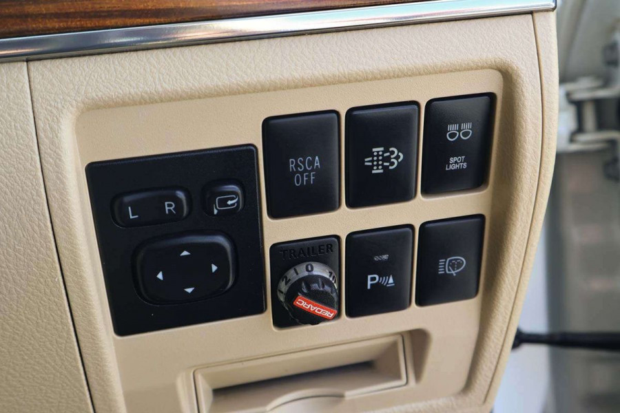 2016 Toyota LandCruiser VDJ200R VX SUV Image 17