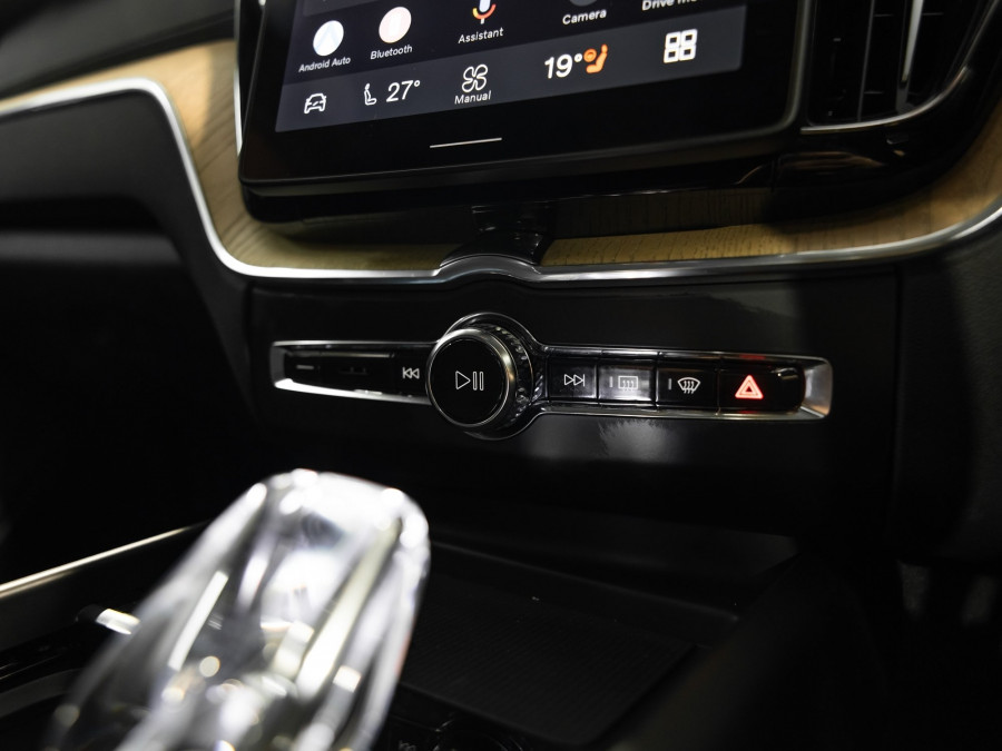 2026 Volvo XC60 UZ B5 Ultra Dark 2L Petrol Hybrid AWD SUV Image 15
