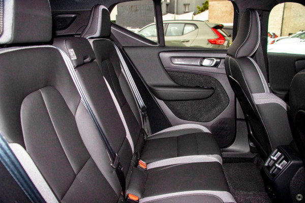2026 Volvo EX40  Ultra Single Motor Extended Range SUV Image 6