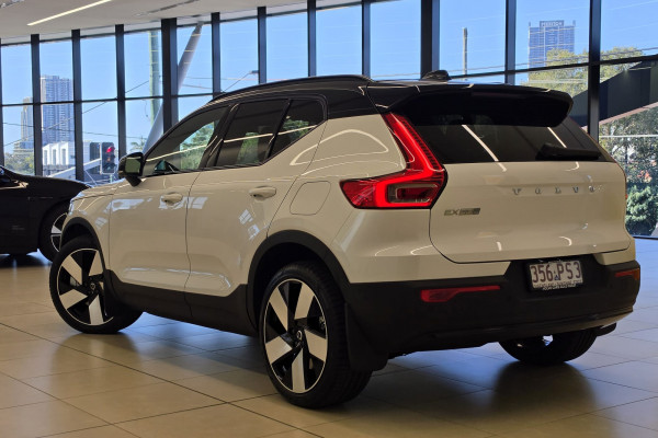 2026 Volvo EX40  Ultra Single Motor Extended Range SUV Image 2