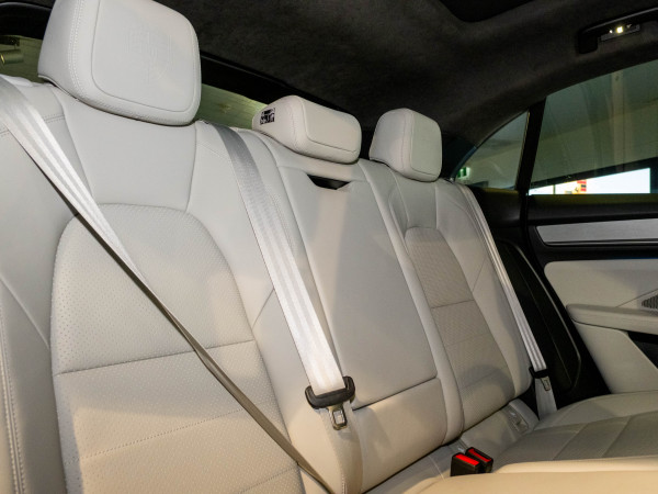 2024 MY25 Porsche Macan SUV image 32