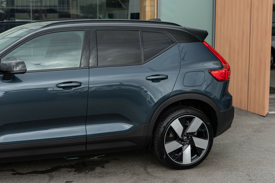 2026 Volvo EX40  Ultra Twin Motor Performance SUV Image 19