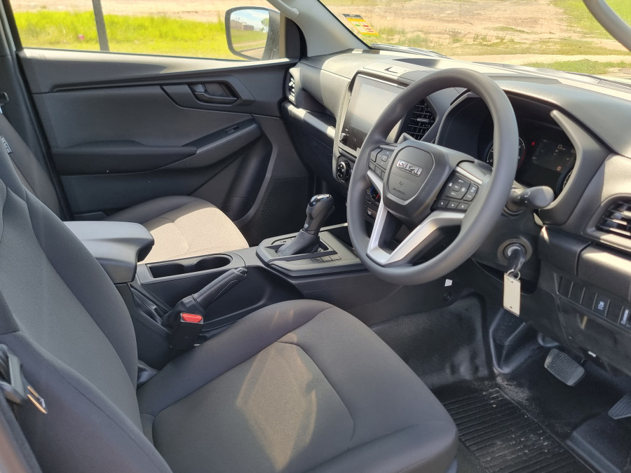 2026 Isuzu D-MAX RG SX High Ride Cab Chassis Image 9