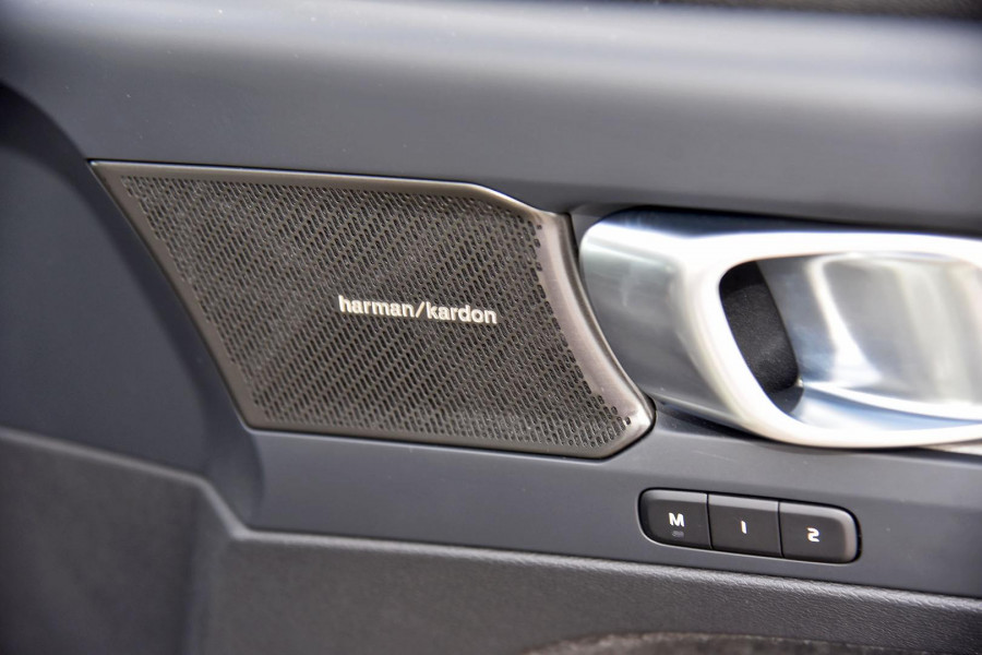 2024 MY25 Volvo XC40 XZ Plus B4 SUV Image 9
