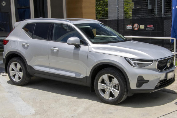 2024 MY25 Volvo XC40  Plus B4 SUV Image 5