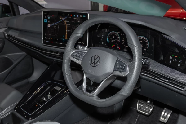 2025 Volkswagen Golf 8.5 110TSI R-Line Hatch Image 5