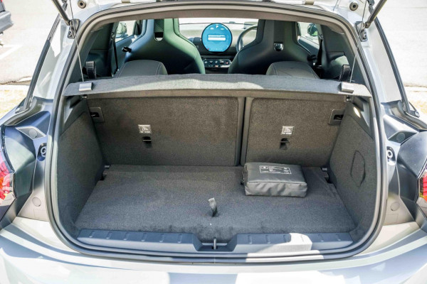 2026 MINI Cooper J01 SE Favoured Hatch image 9