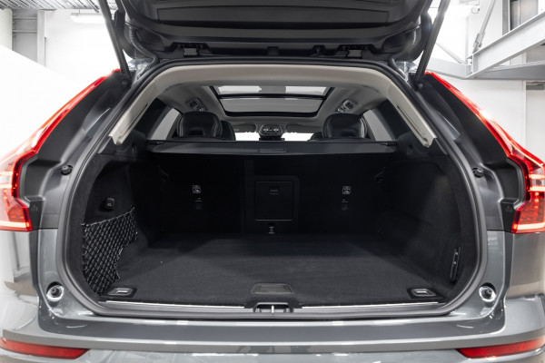 2026 Volvo XC60 UZ B5 Ultra Dark 2L Petrol Hybrid AWD SUV Image 8