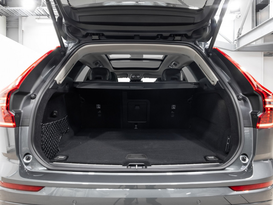 2026 Volvo XC60 UZ B5 Ultra Dark 2L Petrol Hybrid AWD SUV Image 8