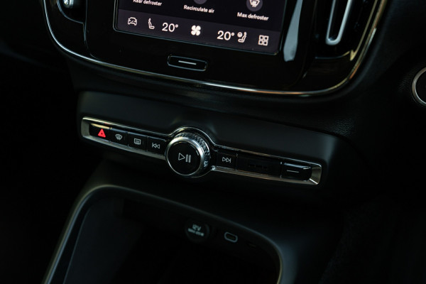 2025 Volvo XC40 XZ Plus B4 SUV Image 26