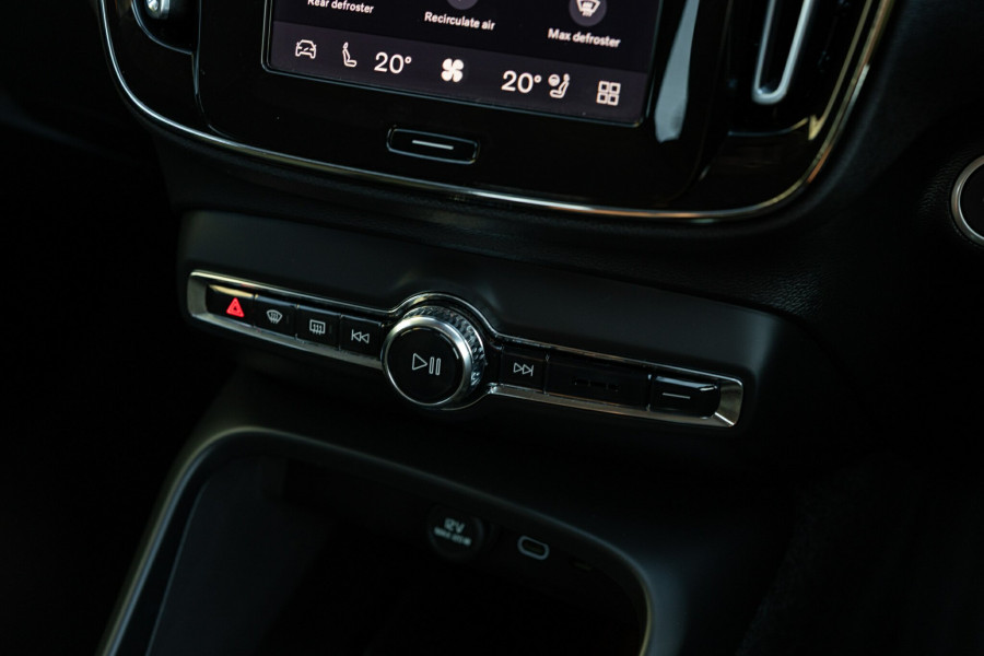 2025 Volvo XC40 XZ Plus B4 SUV Image 26