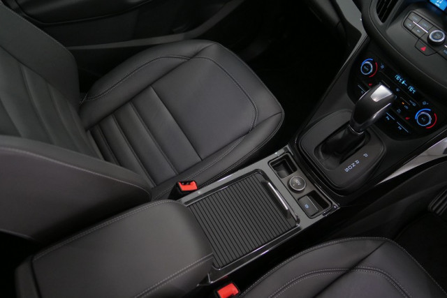 2018 Ford Escape Titanium 10 of 26