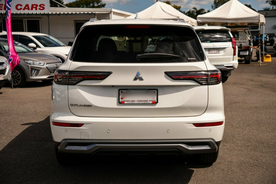 2025 Mitsubishi Outlander ZM LS SUV Image 3