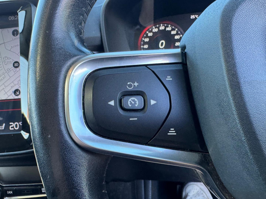 2020 Volvo XC40 XZ T4 Momentum SUV Image 22