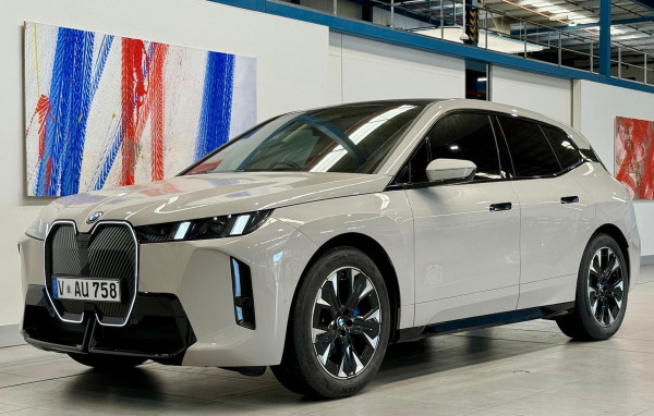 2026 MY25 BMW iX I20 xDrive45 M Sport SUV image 4