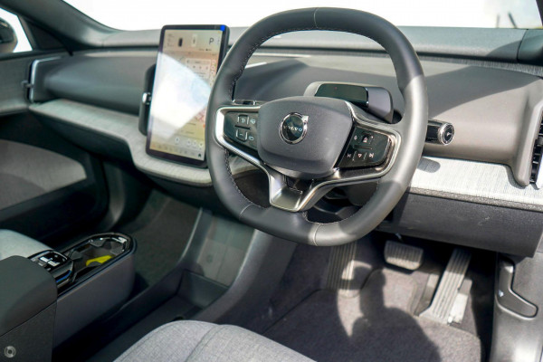 2026 Volvo EX30  Single Motor Extended Range Ultra SUV Image 4