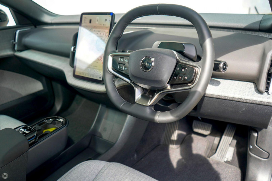 2026 Volvo EX30  Single Motor Extended Range Ultra SUV Image 4