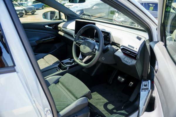 2025 Volkswagen ID. 5 E2 Pro SUV Image 14