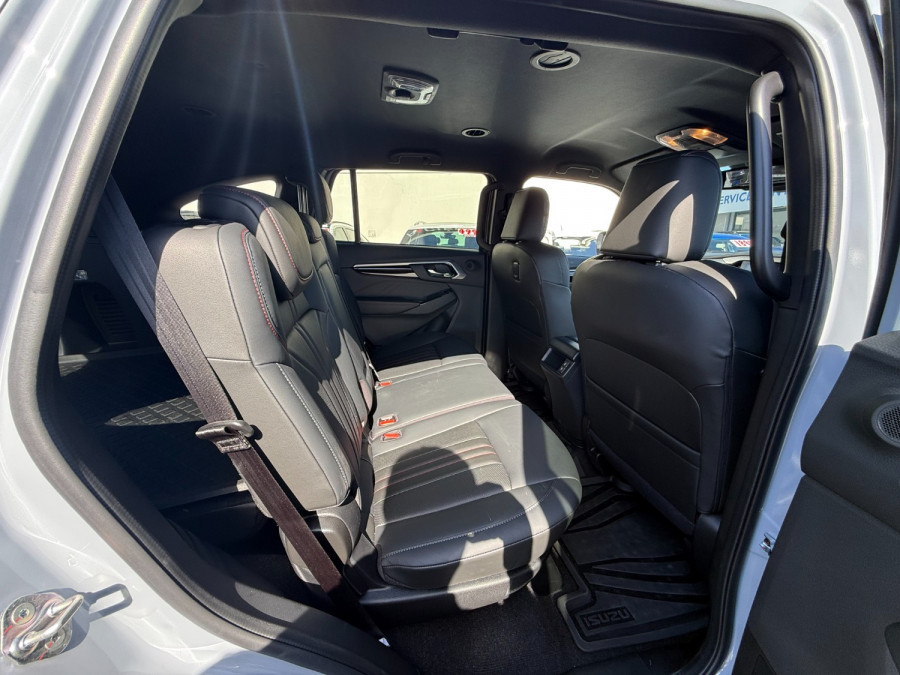 2026 Isuzu MU-X RJ X-TERRAIN SUV Image 12