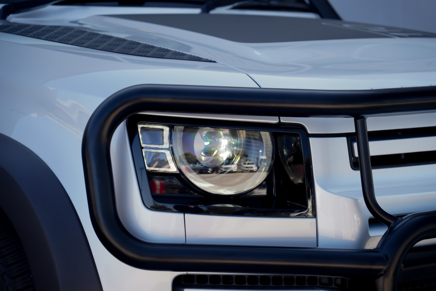 2020 Land Rover Defender L663 SE Wagon Image 9