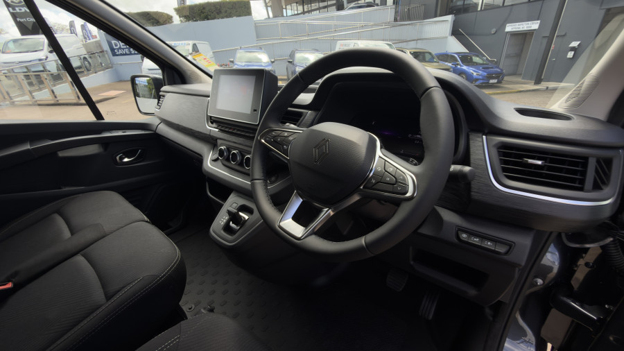 2025 Renault Trafic X82 Crew Lifestyle Van Image 20