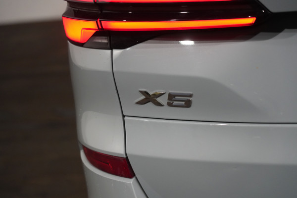 2023 BMW X5 xDrive30d M Sport SUV Image 9