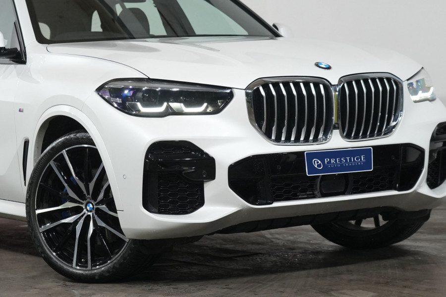 2022 BMW X5 xDrive30d SUV Image 2