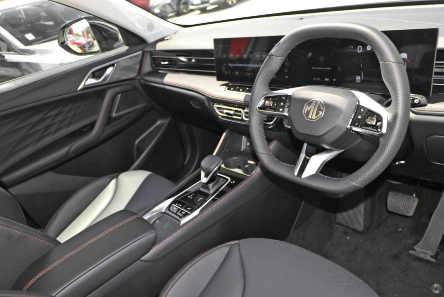 2025 MG HS AS33 Essence SUV Image 6