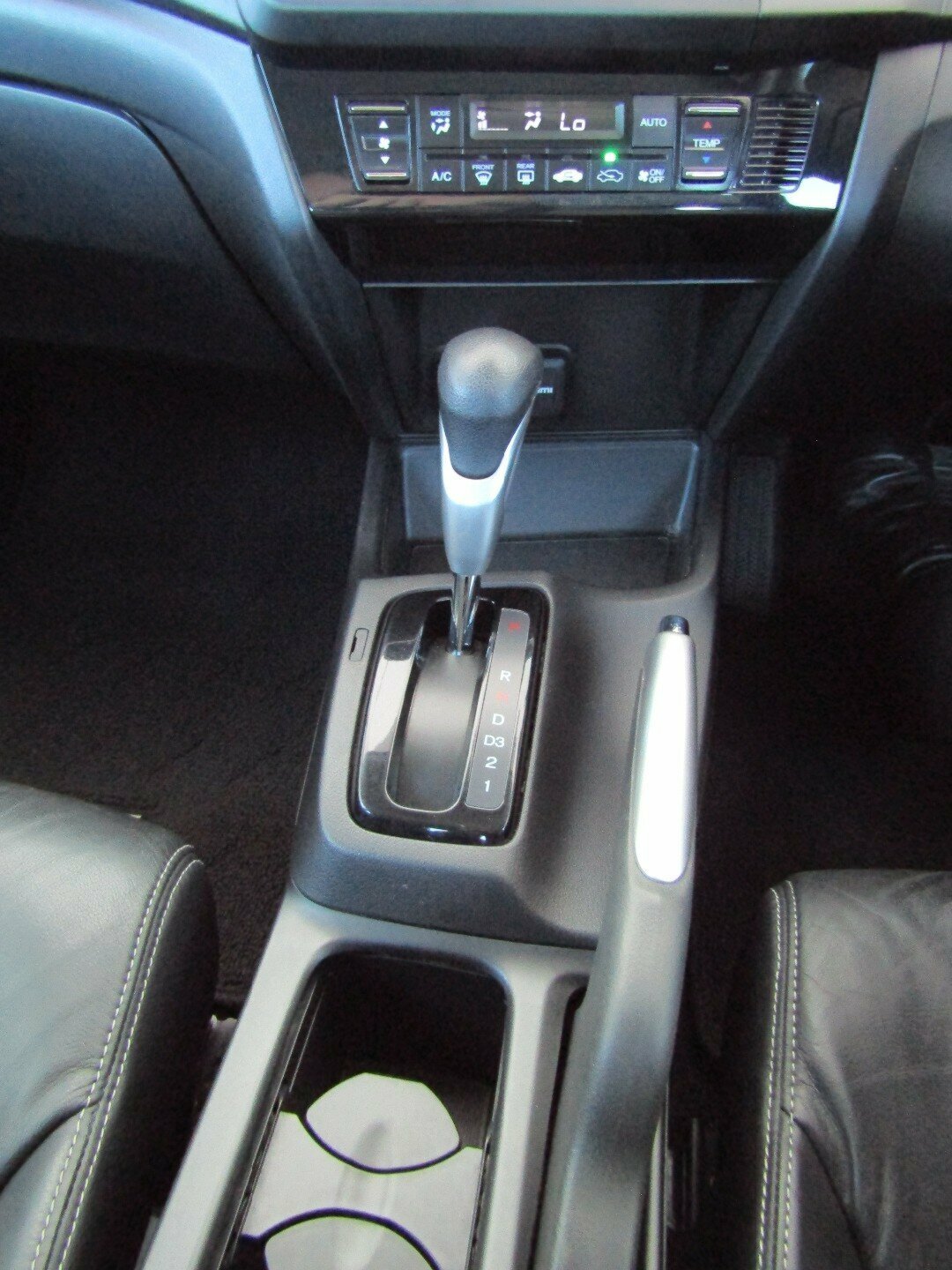 2015 Honda Civic 9th Gen Series II VTi-L Sedan Image 14