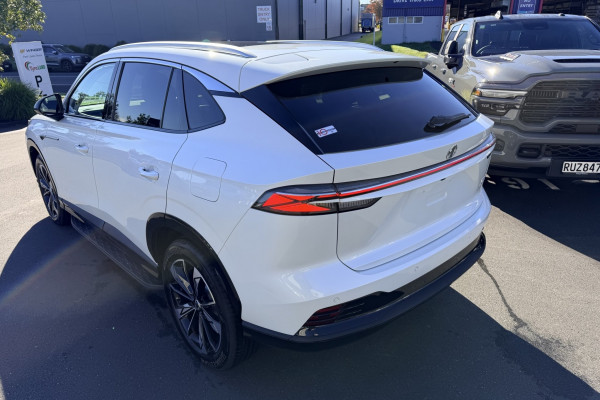 2026 MG HS Super Hybrid Essence SUV Image 3