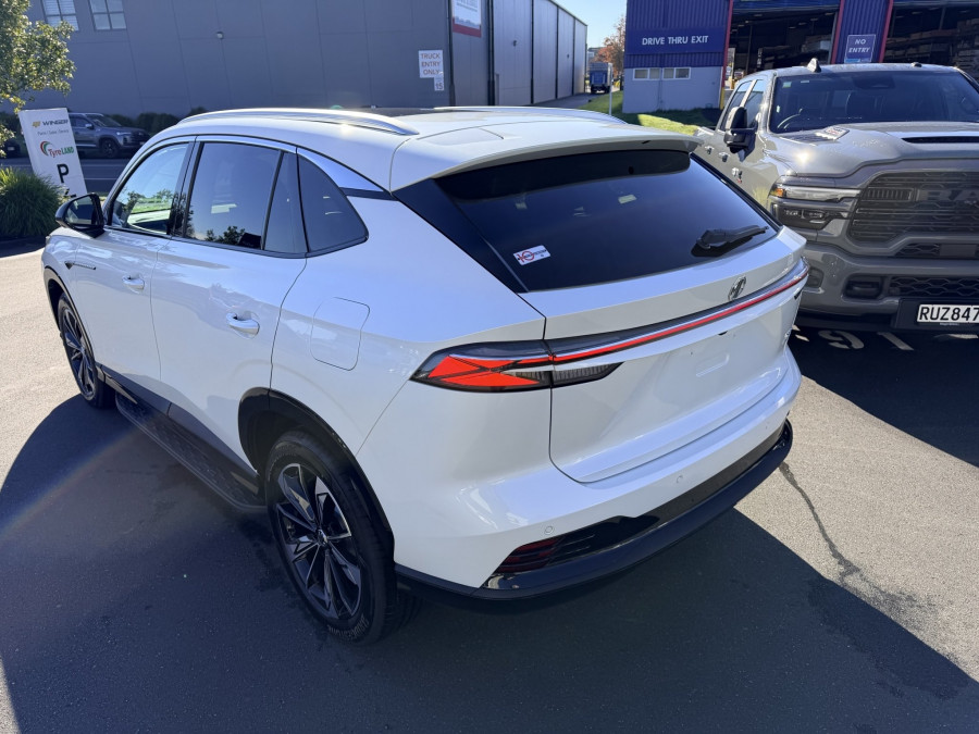 2026 MG HS Super Hybrid Essence SUV Image 3