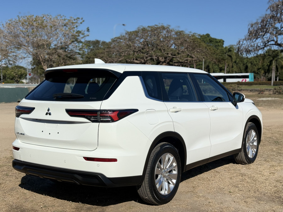2026 Mitsubishi Outlander ZM ES SUV Image 6