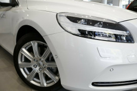 2017 Volvo V40 M Series D4 Inscription Hatchback