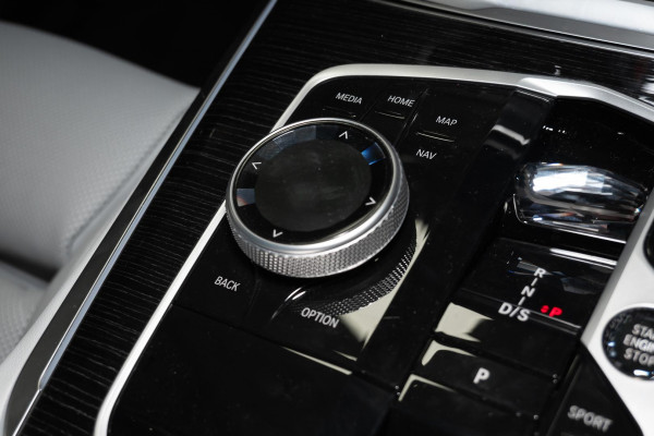 2025 BMW X5 G05 LCI xDrive40i M Sport SUV image 14