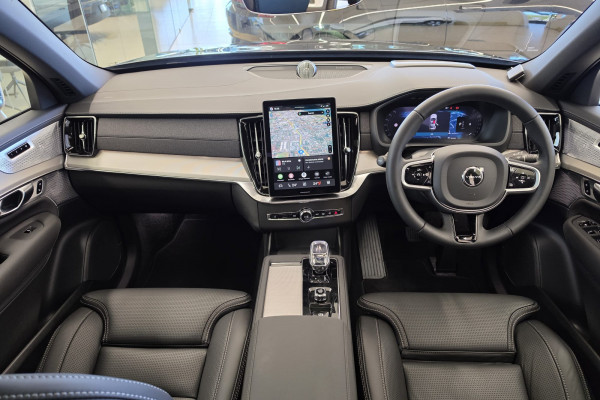 2026 Volvo XC90 L Series  Black Edition SUV Image 3