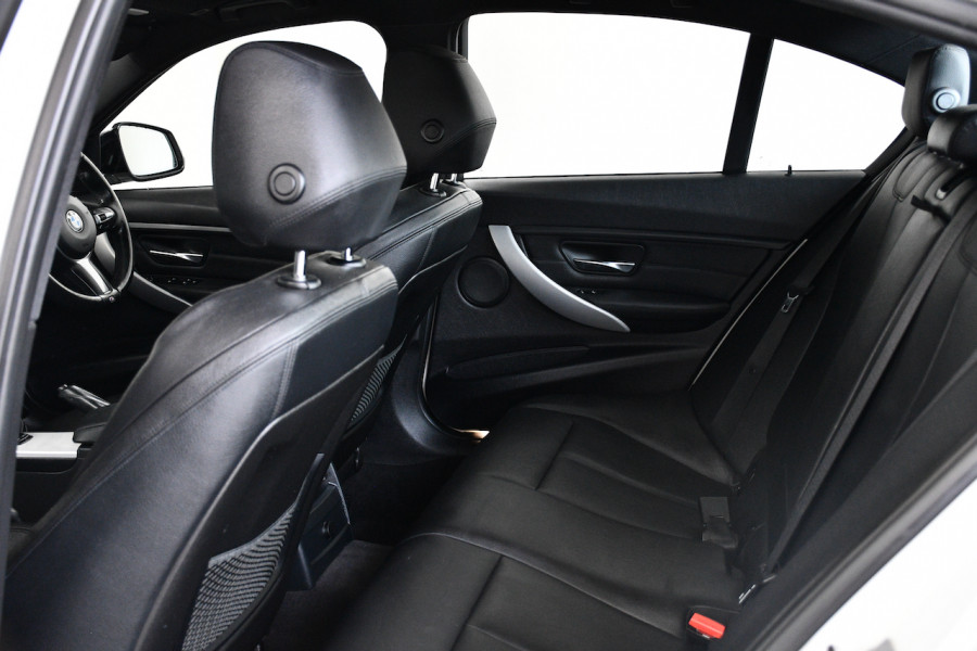 2014 BMW 3 Series F30 MY1114 328i Sedan Image 7