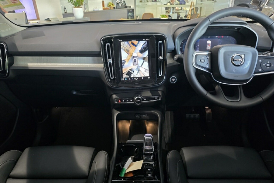 2025 Volvo XC40 XZ Ultra B4 Bright SUV Image 20