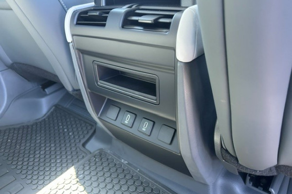 2025 MY26 Land Rover Defender L663 110 D250 S SUV Image 22