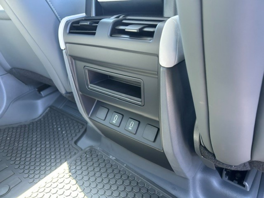 2025 MY26 Land Rover Defender L663 110 D250 S SUV Image 22
