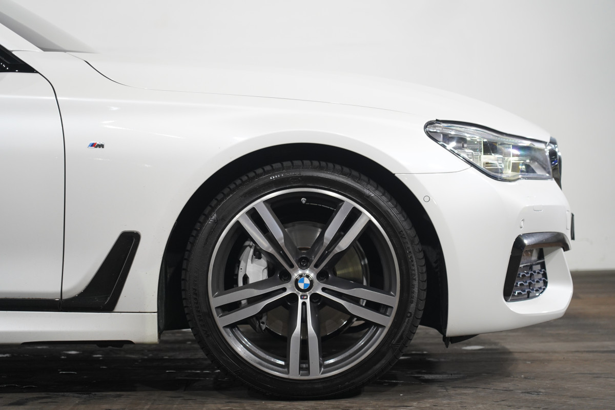 2016 BMW 7 40i Sedan Image 5