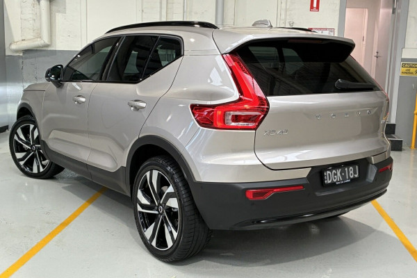 2023 Volvo XC40 XZ Ultimate B5 Dark SUV Image 5
