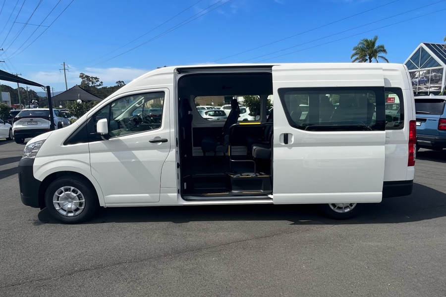 2025 Toyota HiAce GDH322R Commuter Bus Image 7
