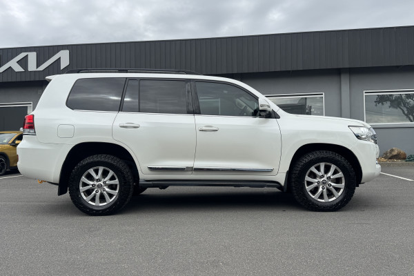 2017 Toyota LandCruiser VDJ200R Sahara SUV Image 4