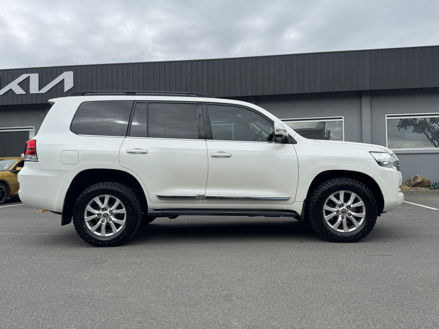 2017 Toyota LandCruiser VDJ200R Sahara SUV Image 4