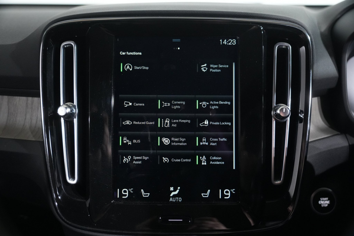 2020 Volvo XC40 XZ T4 Inscription SUV